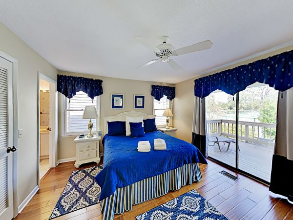 Hilton Head Vacation Condo Four Bedroom Walk to Beach