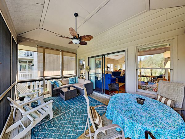 Hilton Head Vacation Condo Four Bedroom Walk to Beach
