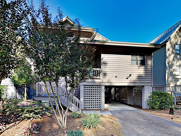 Hilton Head Vacation Condo Four Bedroom Walk to Beach