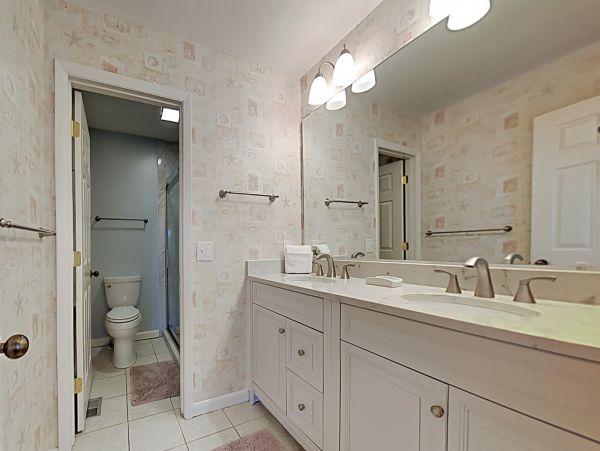 Hilton Head Vacation Condo Four Bedroom Walk to Beach