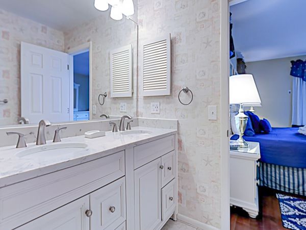 Hilton Head Vacation Condo Four Bedroom Walk to Beach