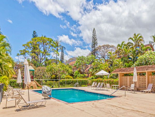 Oceanfront Vacation Townhome in Lahaina Sleeps 8 Guests
