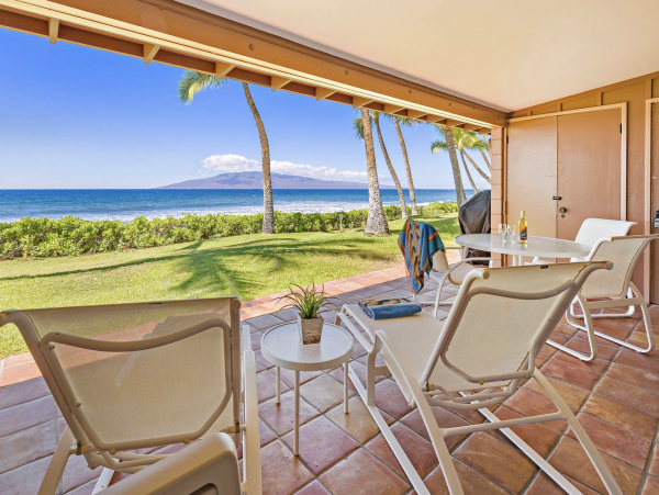 Oceanfront Vacation Townhome in Lahaina Sleeps 8 Guests