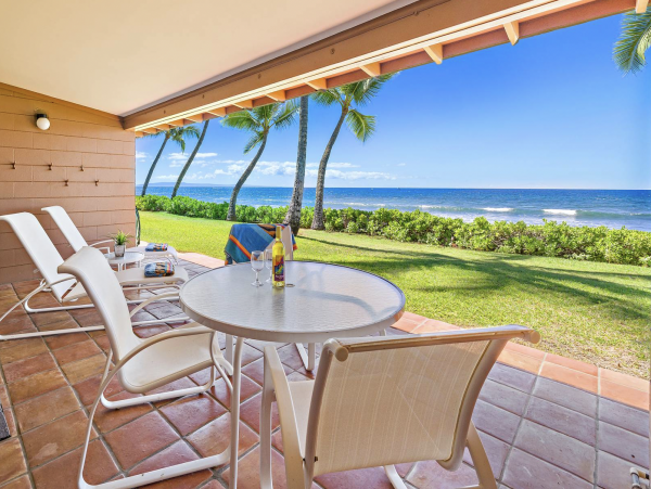 Oceanfront Vacation Townhome in Lahaina Sleeps 8 Guests