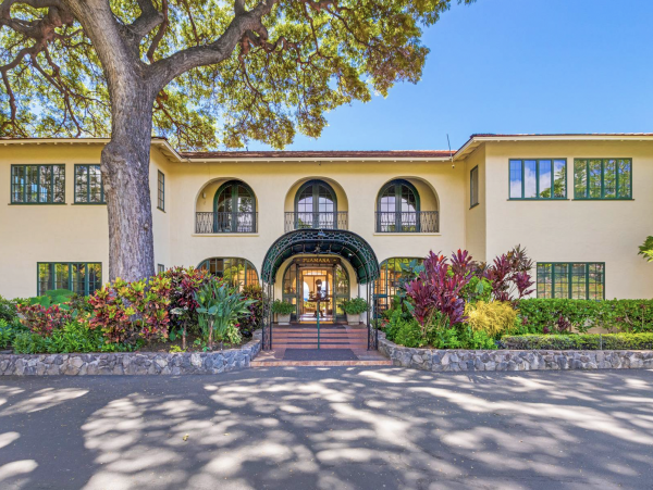 Oceanfront Vacation Townhome in Lahaina Sleeps 8 Guests