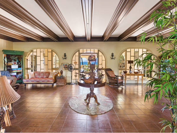 Oceanfront Vacation Townhome in Lahaina Sleeps 8 Guests