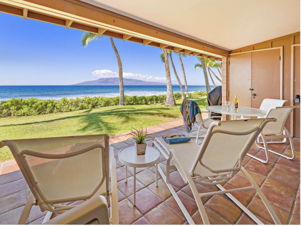 Oceanfront Vacation Townhome in Lahaina Sleeps 8 Guests