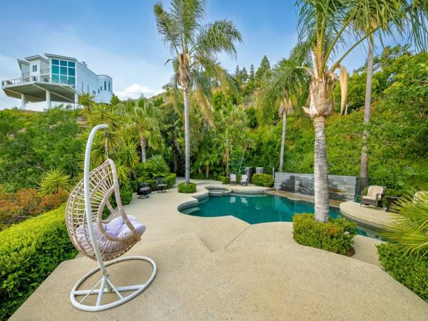 Ocean Views Five Bedroom Stunning Vacation Home in Malibu