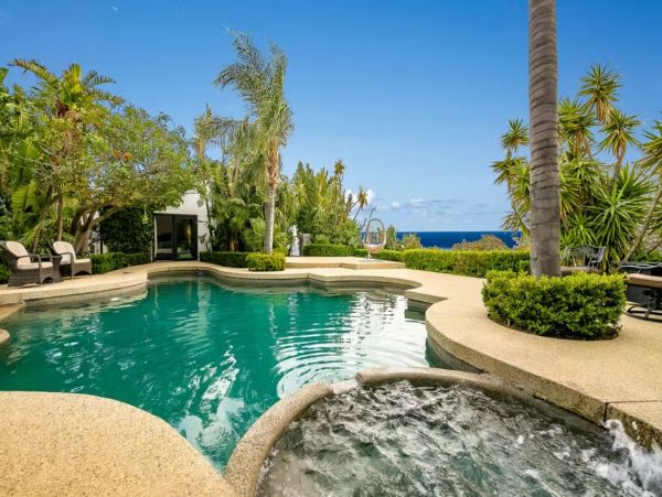 Ocean Views Five Bedroom Stunning Vacation Home in Malibu