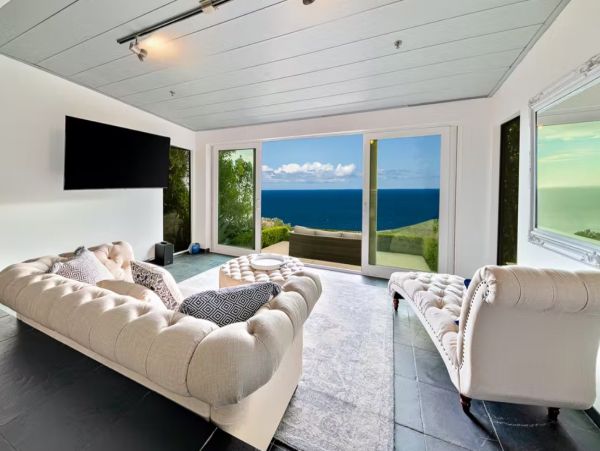 Ocean Views Five Bedroom Stunning Vacation Home in Malibu