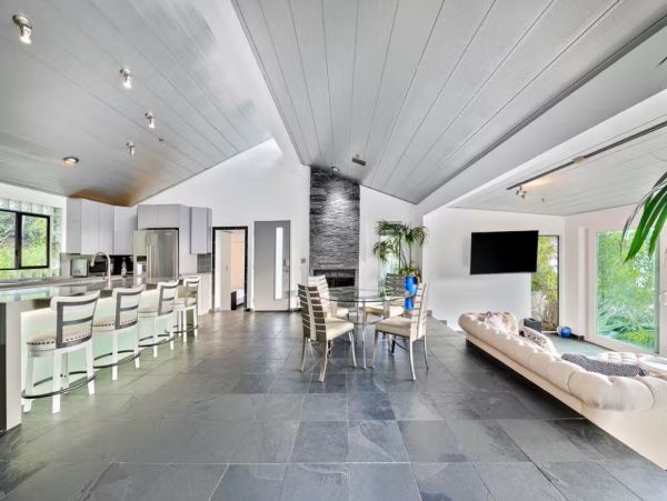 Ocean Views Five Bedroom Stunning Vacation Home in Malibu