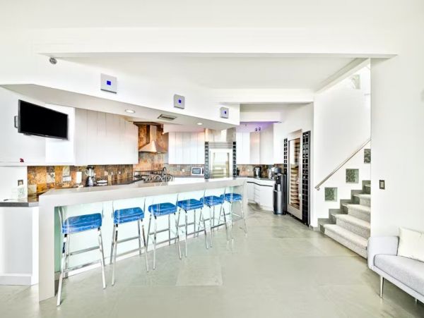 Ocean Views Five Bedroom Stunning Vacation Home in Malibu