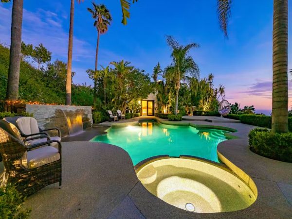 Ocean Views Five Bedroom Stunning Vacation Home in Malibu