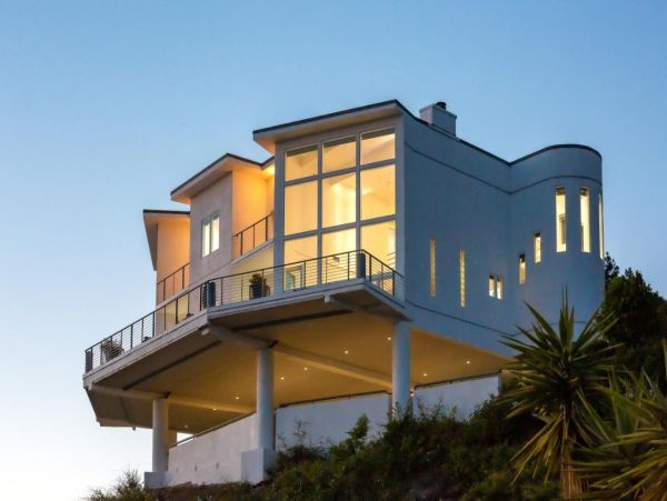 Ocean Views Five Bedroom Stunning Vacation Home in Malibu