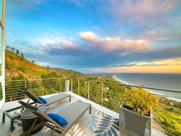 Ocean Views Five Bedroom Stunning Vacation Home in Malibu