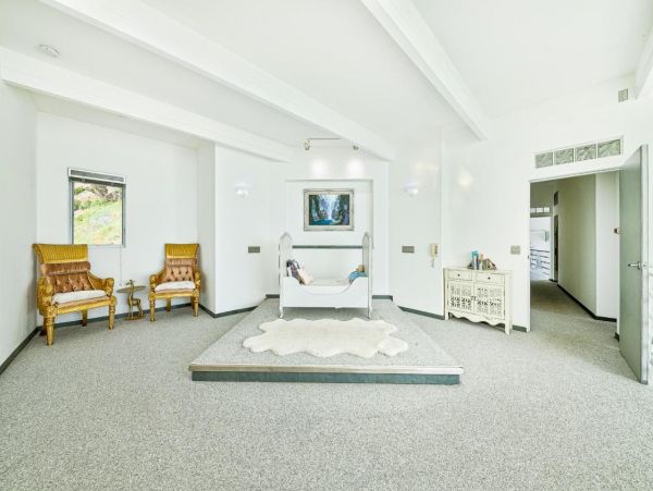 Ocean Views Five Bedroom Stunning Vacation Home in Malibu