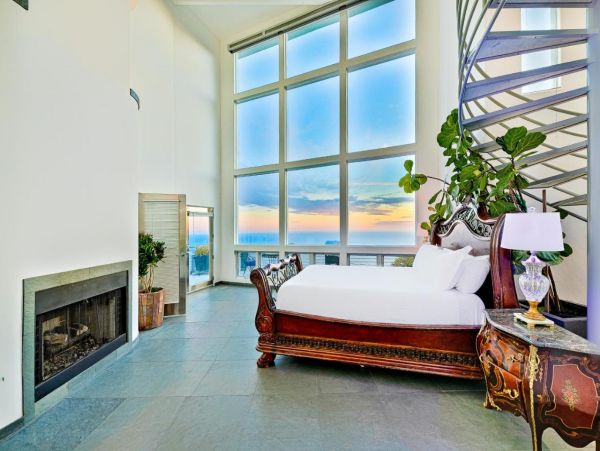 Ocean Views Five Bedroom Stunning Vacation Home in Malibu
