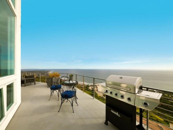 Ocean Views Five Bedroom Stunning Vacation Home in Malibu