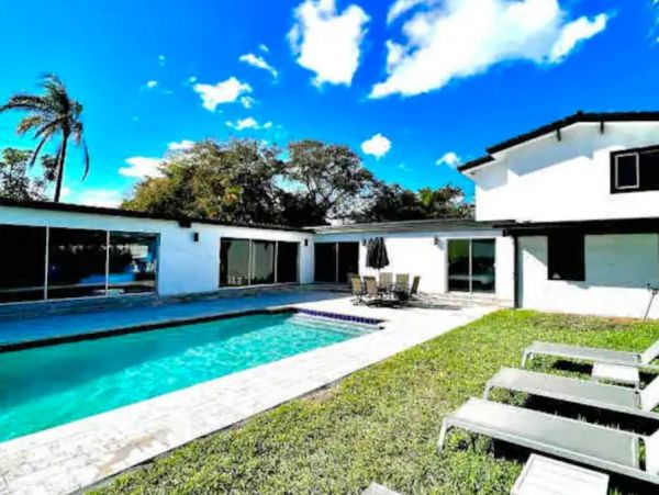Hollywood Florida Vacation Villa With Private Pool Sleeps 18