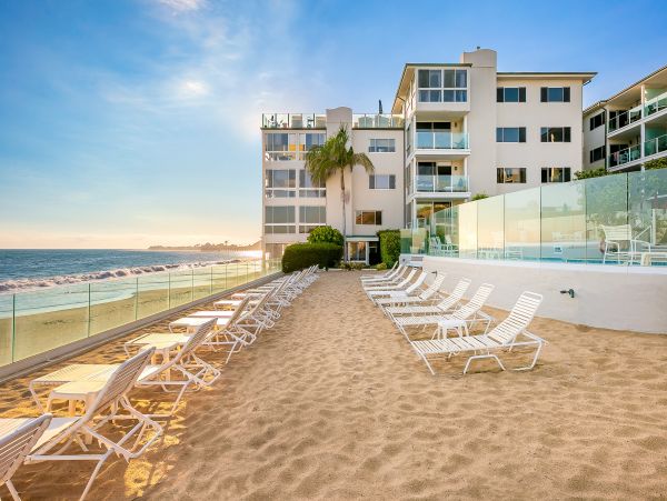 Luxury Oceanfront Malibu Vacation Condo Located On Beach