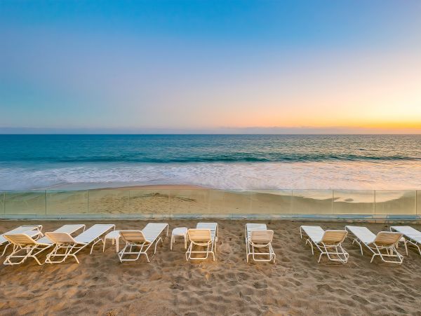Luxury Oceanfront Malibu Vacation Condo Located On Beach