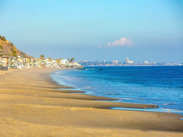 Luxury Oceanfront Malibu Vacation Condo Located On Beach