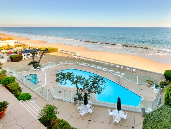 Luxury Oceanfront Malibu Vacation Condo Located On Beach