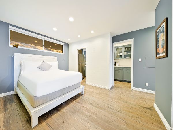 Luxury Oceanfront Malibu Vacation Condo Located On Beach