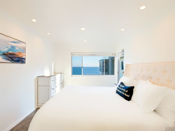 Luxury Oceanfront Malibu Vacation Condo Located On Beach