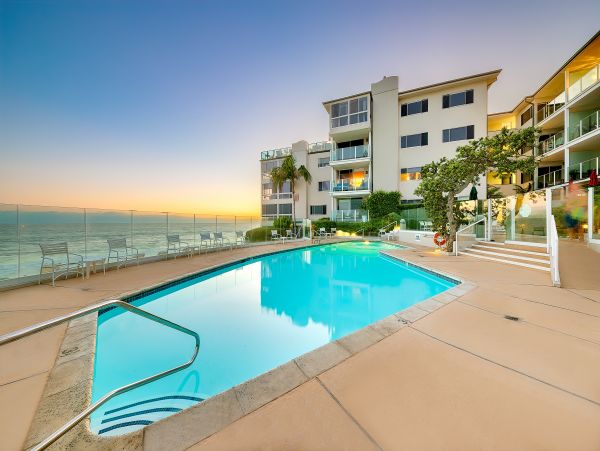 Luxury Oceanfront Malibu Vacation Condo Located On Beach