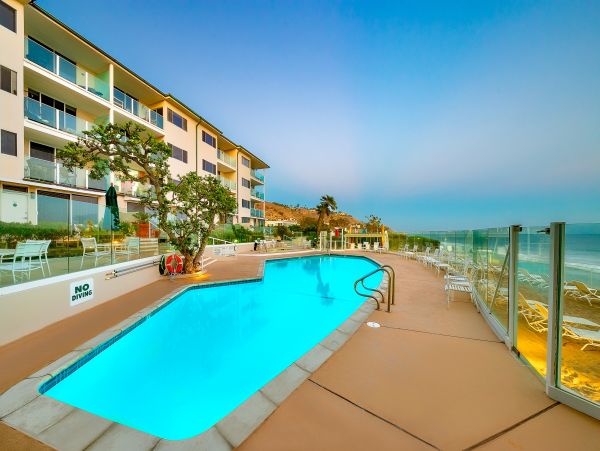 Luxury Oceanfront Malibu Vacation Condo Located On Beach