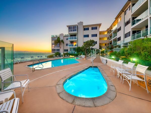 Luxury Oceanfront Malibu Vacation Condo Located On Beach