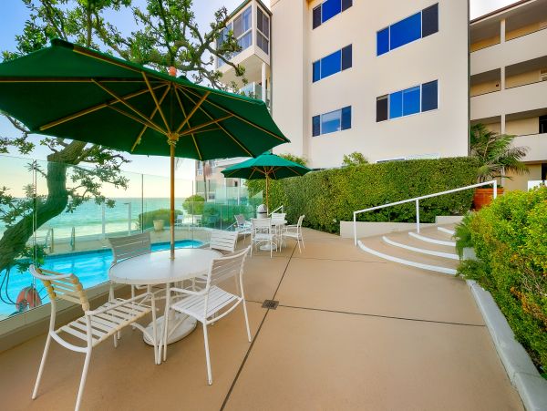 Luxury Oceanfront Malibu Vacation Condo Located On Beach
