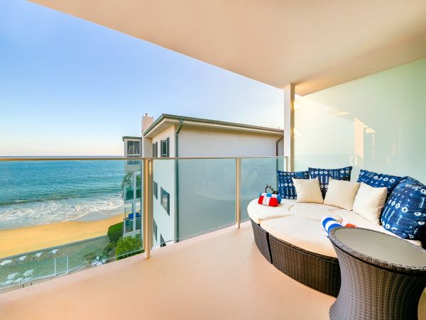 Luxury Oceanfront Malibu Vacation Condo Located On Beach