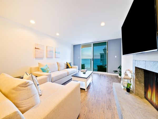 Luxury Oceanfront Malibu Vacation Condo Located On Beach