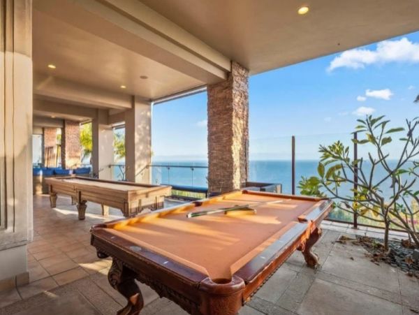 Luxurious 6 Bedroom Vacation Home in Malibu Sleeps 12 Guests