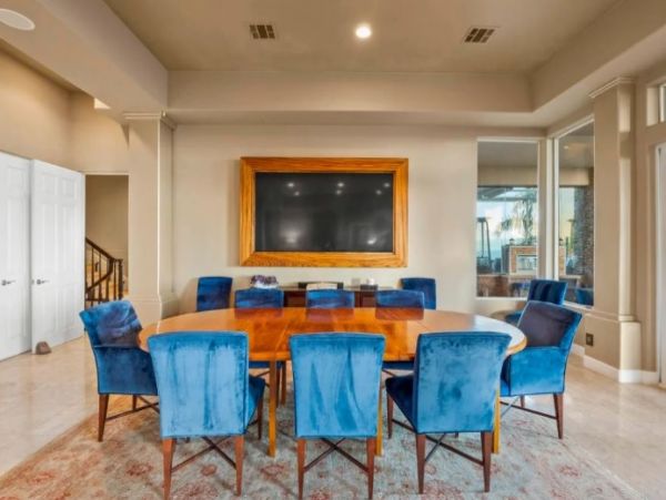 Luxurious 6 Bedroom Vacation Home in Malibu Sleeps 12 Guests