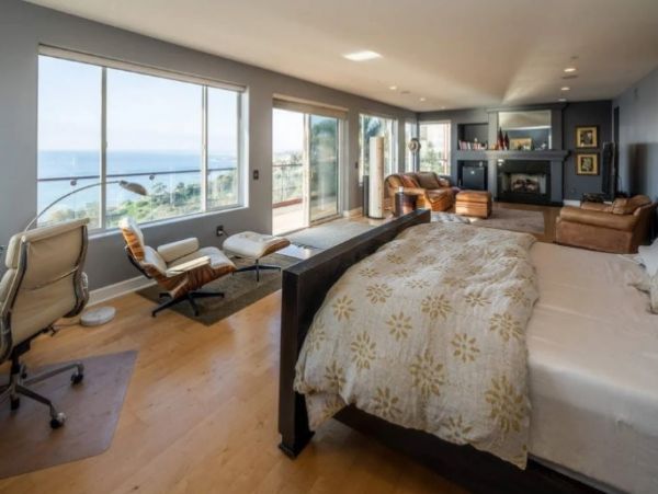 Luxurious 6 Bedroom Vacation Home in Malibu Sleeps 12 Guests