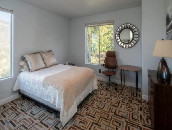Luxurious 6 Bedroom Vacation Home in Malibu Sleeps 12 Guests
