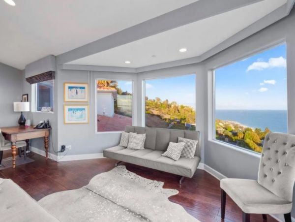 Luxurious 6 Bedroom Vacation Home in Malibu Sleeps 12 Guests