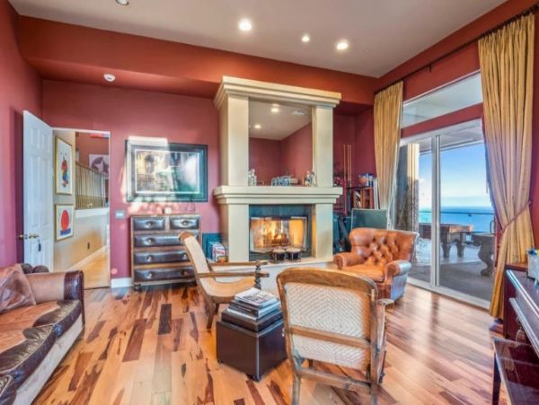Luxurious 6 Bedroom Vacation Home in Malibu Sleeps 12 Guests