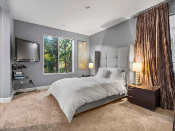 Luxurious 6 Bedroom Vacation Home in Malibu Sleeps 12 Guests