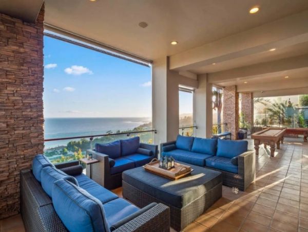 Luxurious 6 Bedroom Vacation Home in Malibu Sleeps 12 Guests