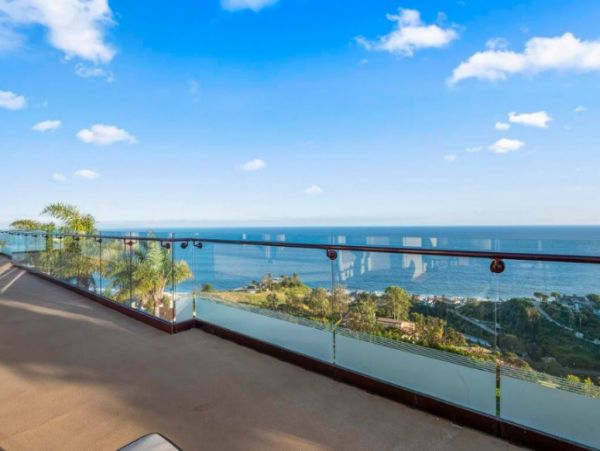 Luxurious 6 Bedroom Vacation Home in Malibu Sleeps 12 Guests