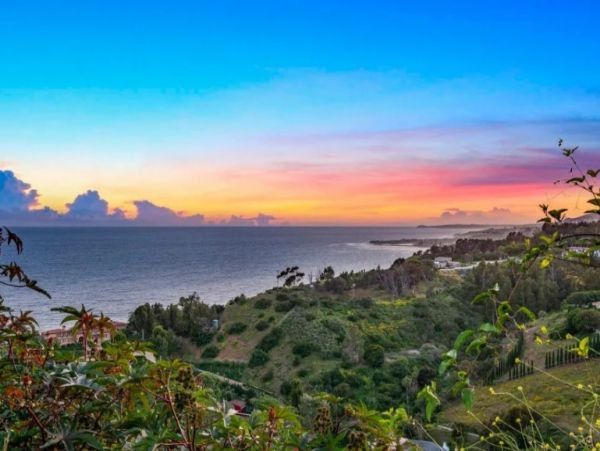 Luxurious 6 Bedroom Vacation Home in Malibu Sleeps 12 Guests