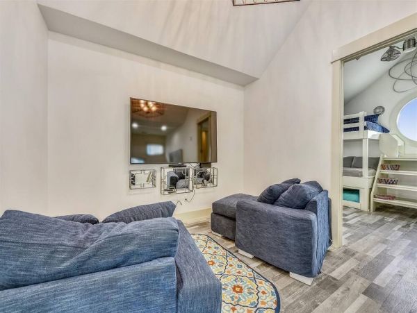 Ocean-Front Panama City Seven Bedroom Vacation Pool Home