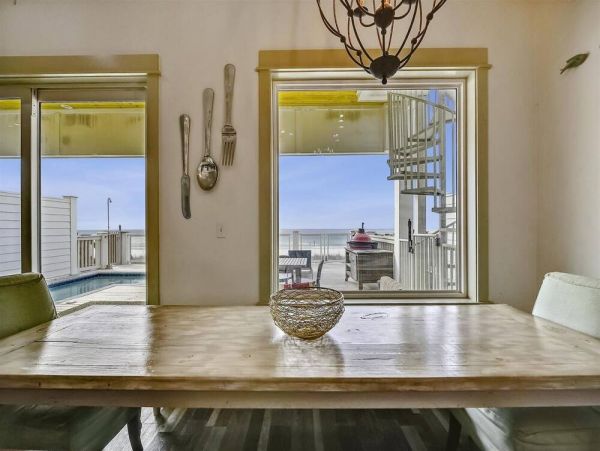Ocean-Front Panama City Seven Bedroom Vacation Pool Home