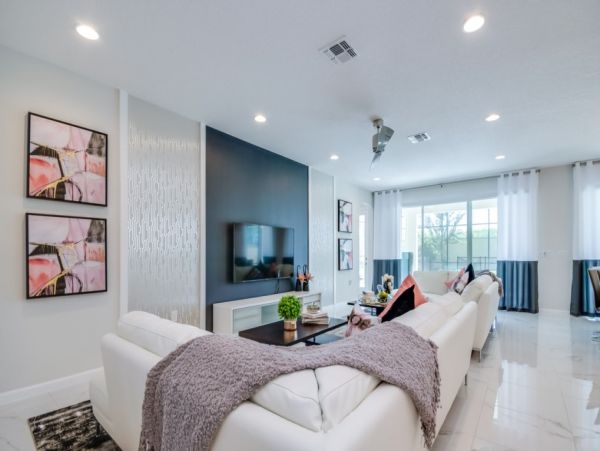 Ten Bedroom Vacation Pool Home in Kissimmee Sleeps 21 Guests