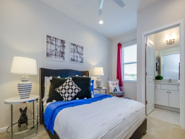 Ten Bedroom Vacation Pool Home in Kissimmee Sleeps 21 Guests