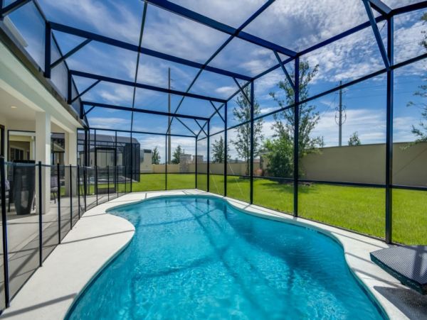 Ten Bedroom Vacation Pool Home in Kissimmee Sleeps 21 Guests